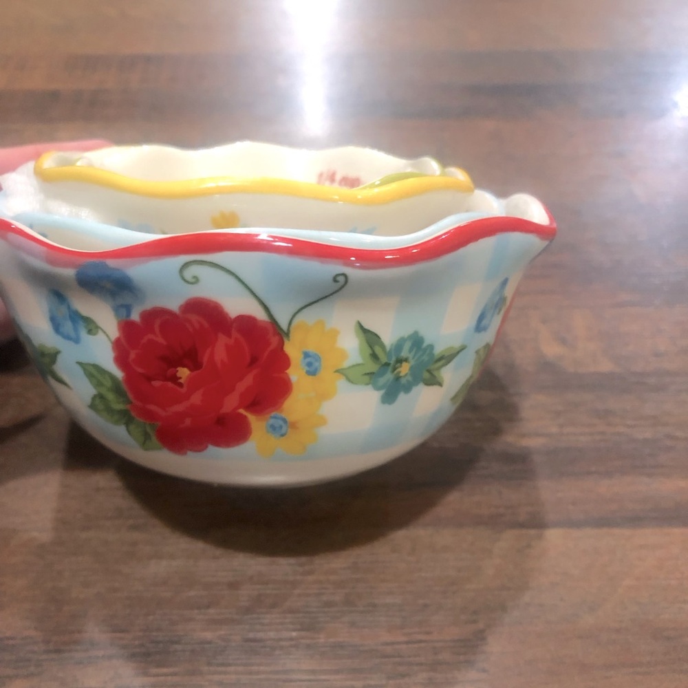 Pioneer Woman Measuring Cup Set ( 4 pieces)
